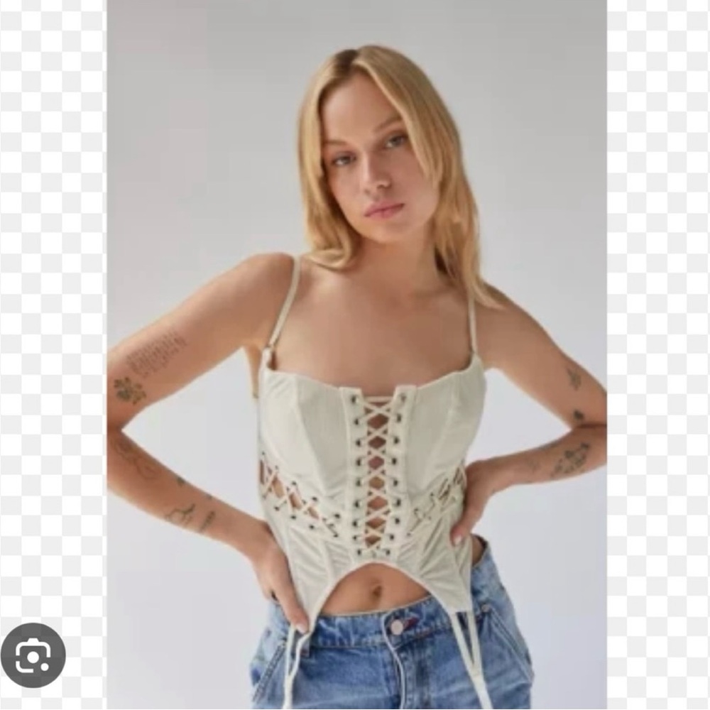 Urban Outfitters Out From Under Kiera Lace-Up
Velvet corset Ivory/beige XL NWT